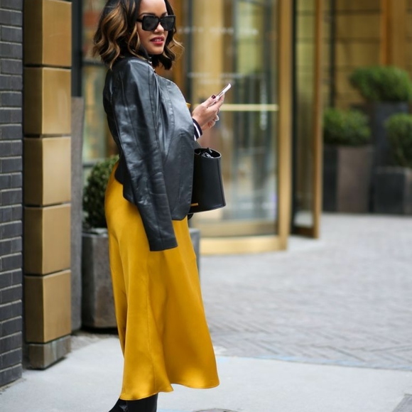 ** SOLD** Zara silk dress - Picture 3 of 4